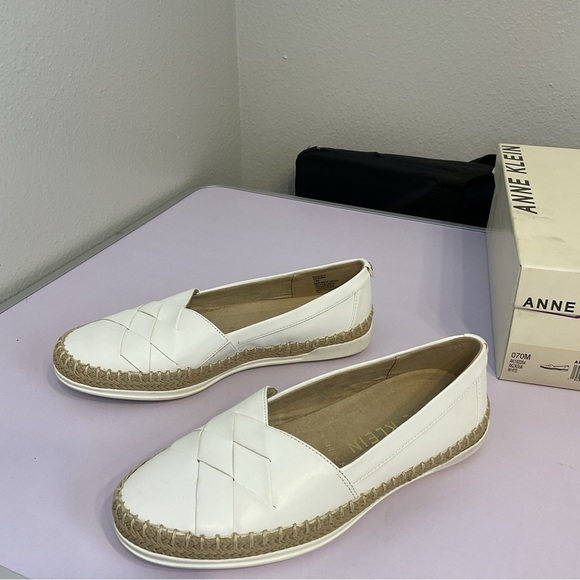 ANNE Klein flats white size 7 New in box - Picture 10 of 13